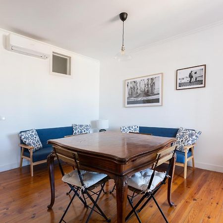 White & Blue Vintage Home In Graca Lisbon Bagian luar foto
