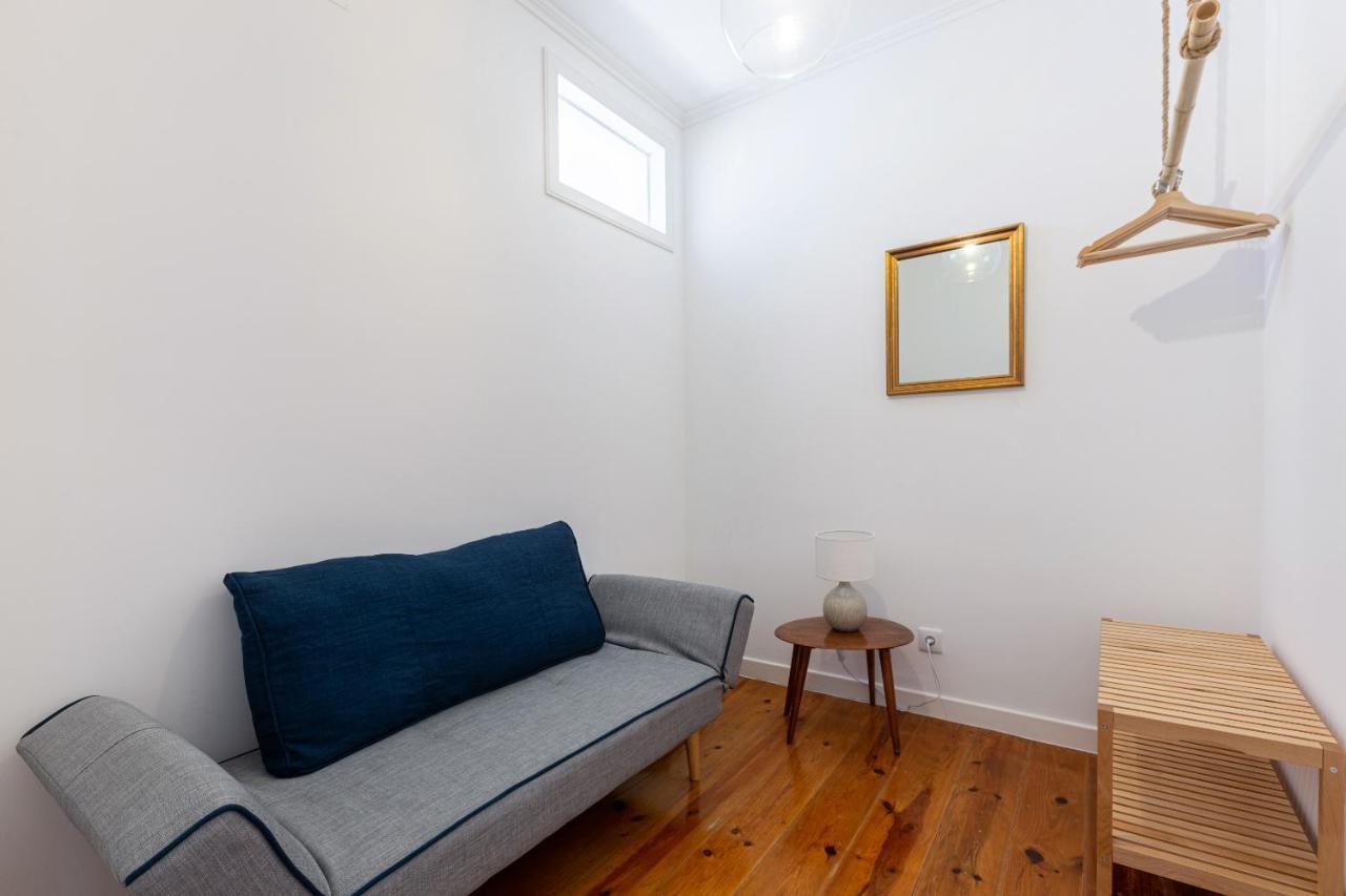 White & Blue Vintage Home In Graca Lisbon Bagian luar foto