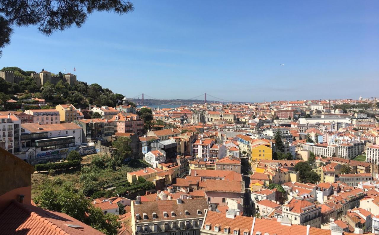 White & Blue Vintage Home In Graca Lisbon Bagian luar foto