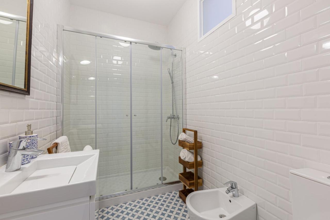 White & Blue Vintage Home In Graca Lisbon Bagian luar foto