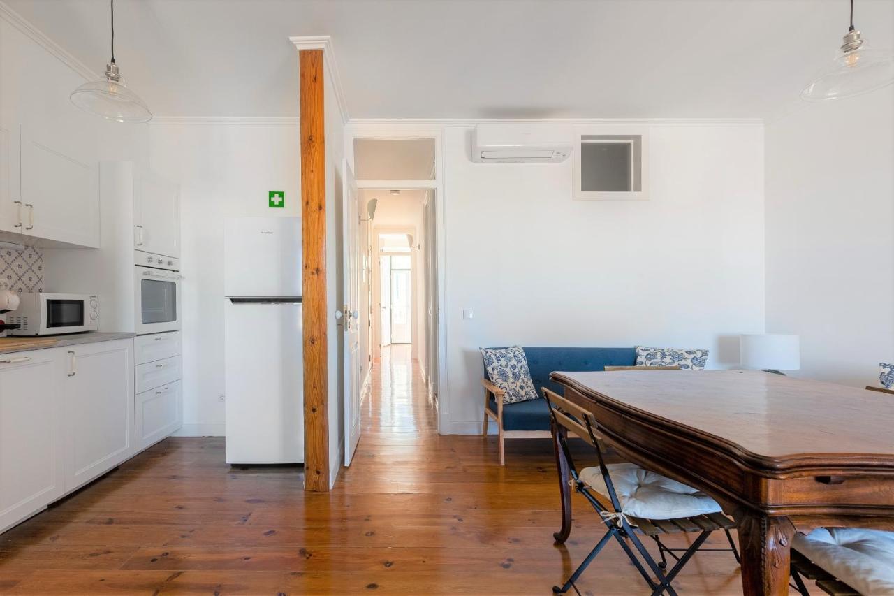 White & Blue Vintage Home In Graca Lisbon Bagian luar foto