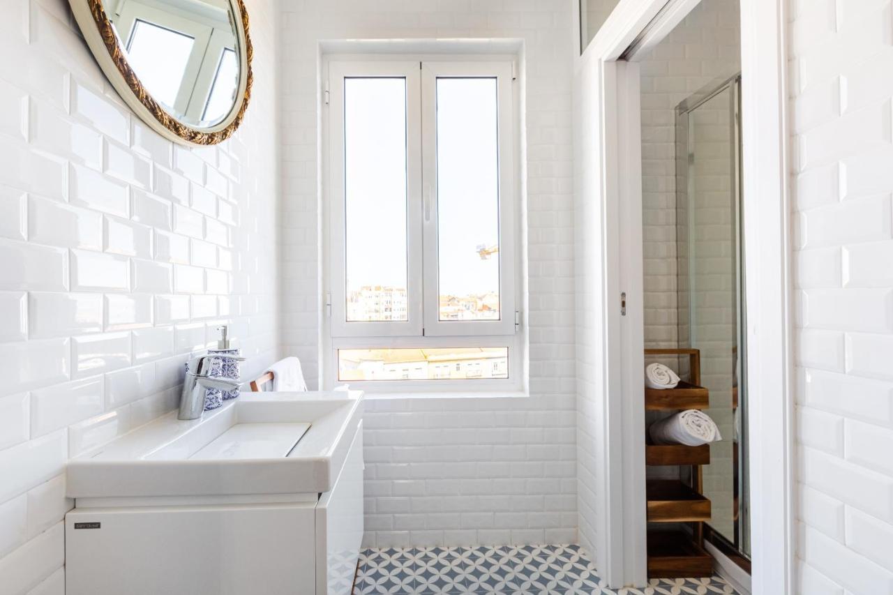 White & Blue Vintage Home In Graca Lisbon Bagian luar foto