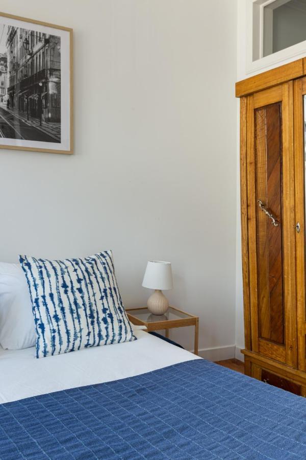White & Blue Vintage Home In Graca Lisbon Bagian luar foto