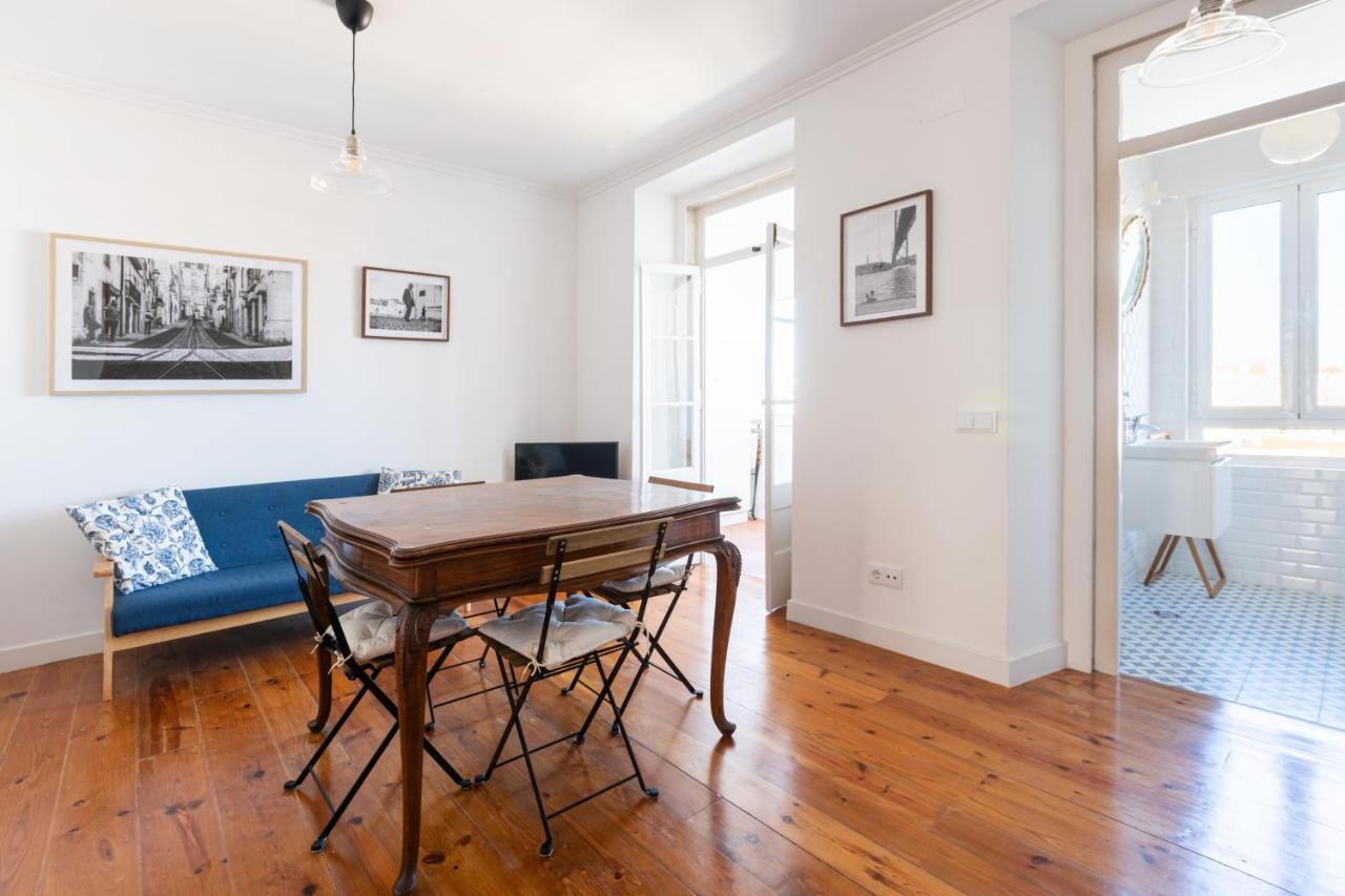 White & Blue Vintage Home In Graca Lisbon Bagian luar foto