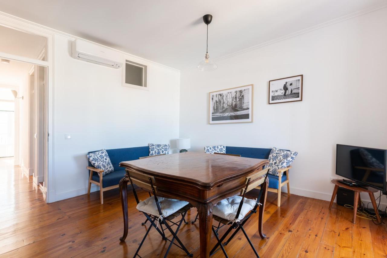 White & Blue Vintage Home In Graca Lisbon Bagian luar foto