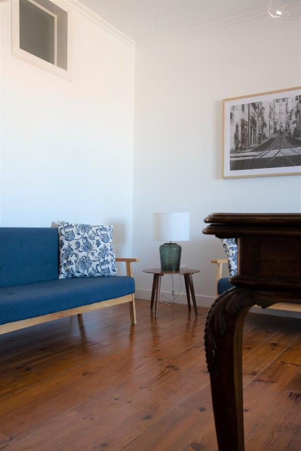 White & Blue Vintage Home In Graca Lisbon Bagian luar foto
