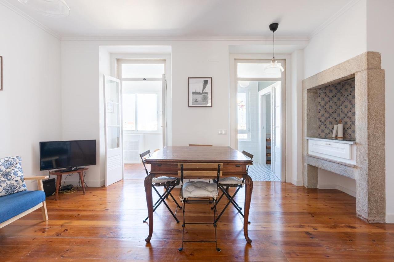 White & Blue Vintage Home In Graca Lisbon Bagian luar foto