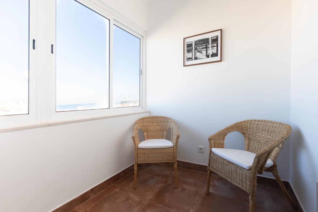 White & Blue Vintage Home In Graca Lisbon Bagian luar foto