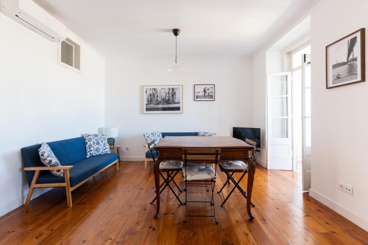 White & Blue Vintage Home In Graca Lisbon Bagian luar foto